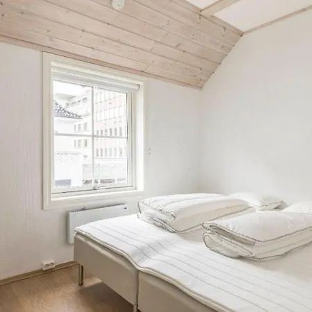 Casa vacanze Modern And Beautiful Apt, Center, 4br