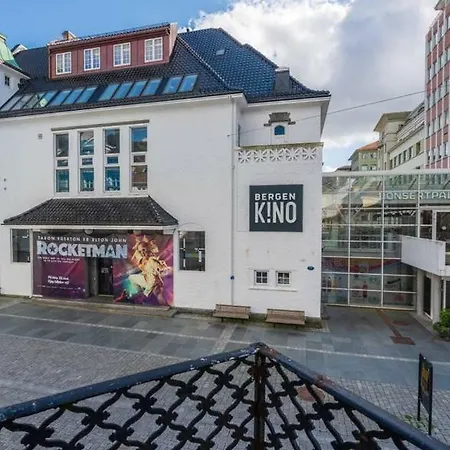 Feriehus Modern And Beautiful Apt, Center, 4br